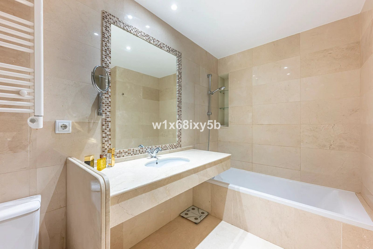 3 Bedroom Apartment in San Pedro de Alcántara - Photo 27