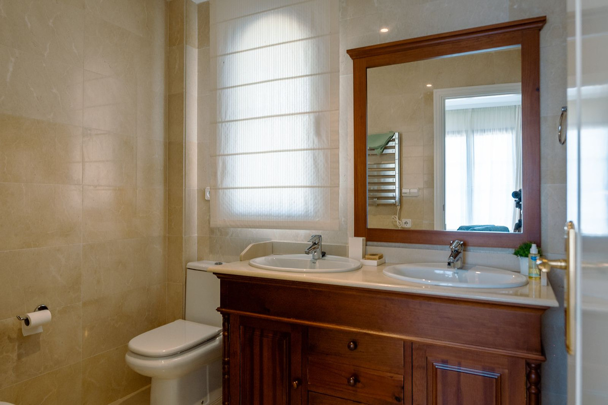 3 Bedroom Apartment in Benahavís - Photo 19
