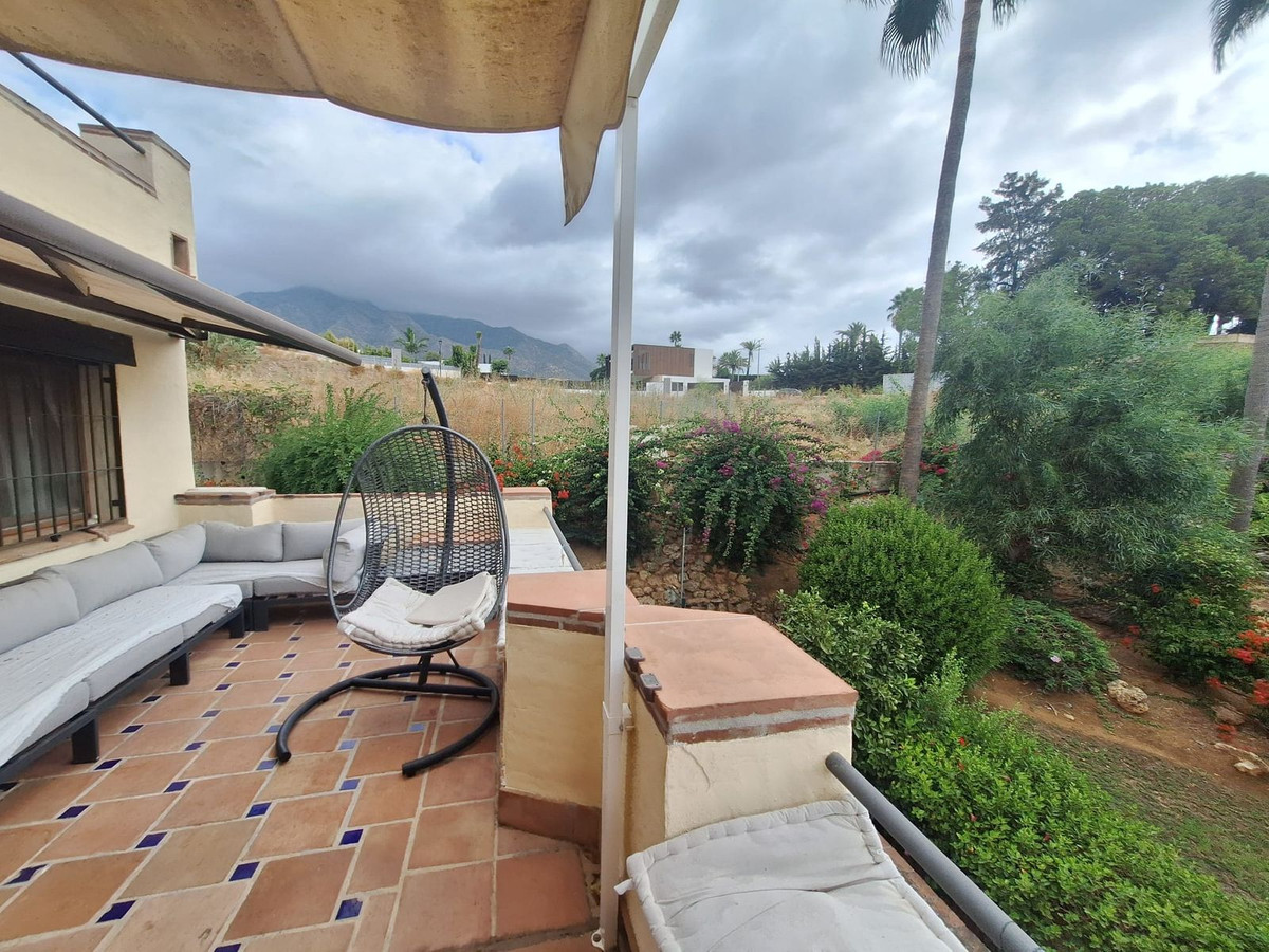 3 Bedroom Apartment in Marbella - Photo 2