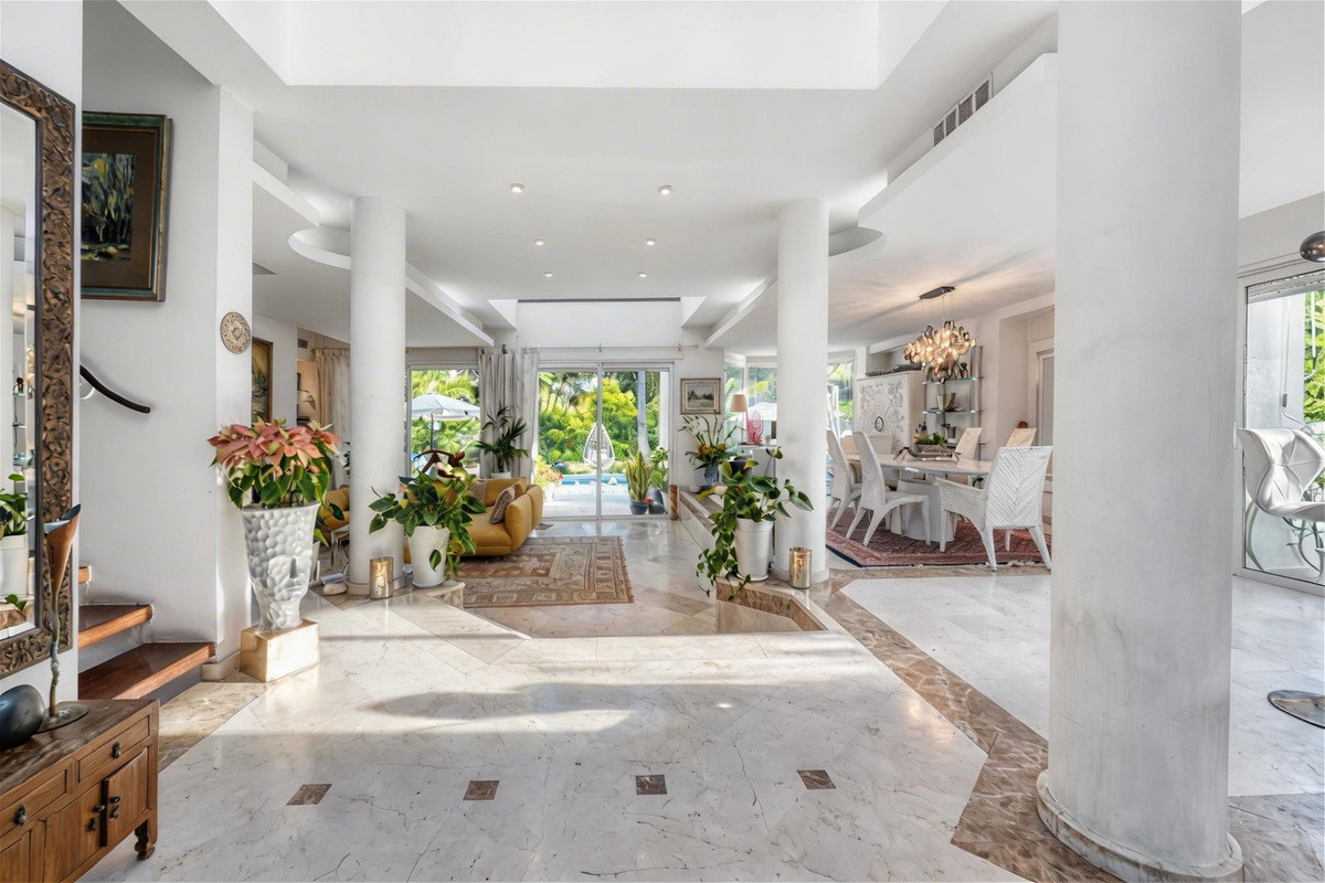 4 Bedroom Villa in Estepona - Photo 5