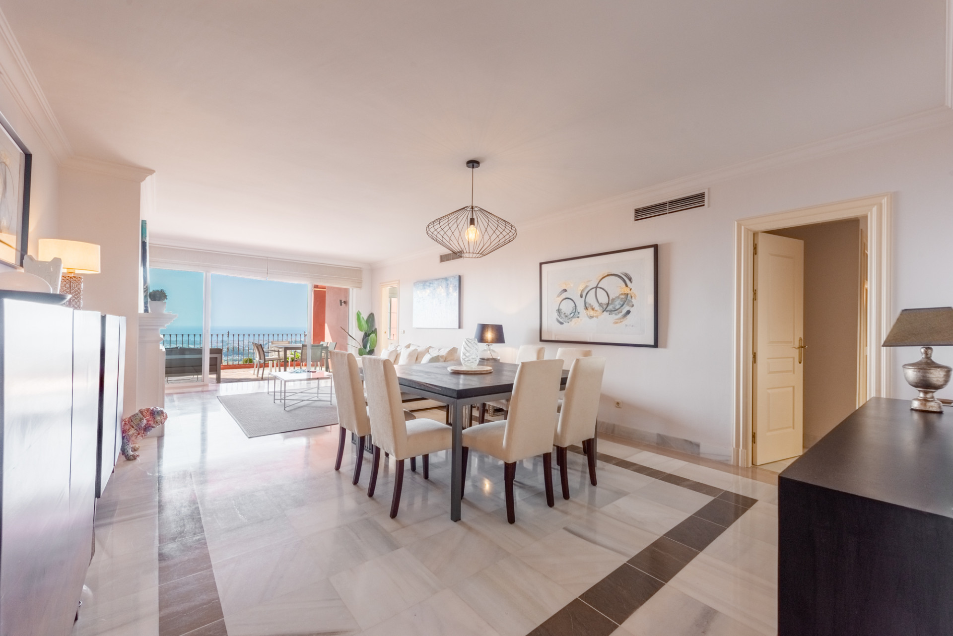 2 Bedroom Apartment in Benahavís - Photo 4