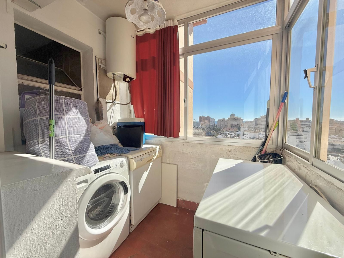 3 Bedroom Apartment in Fuengirola - Photo 4