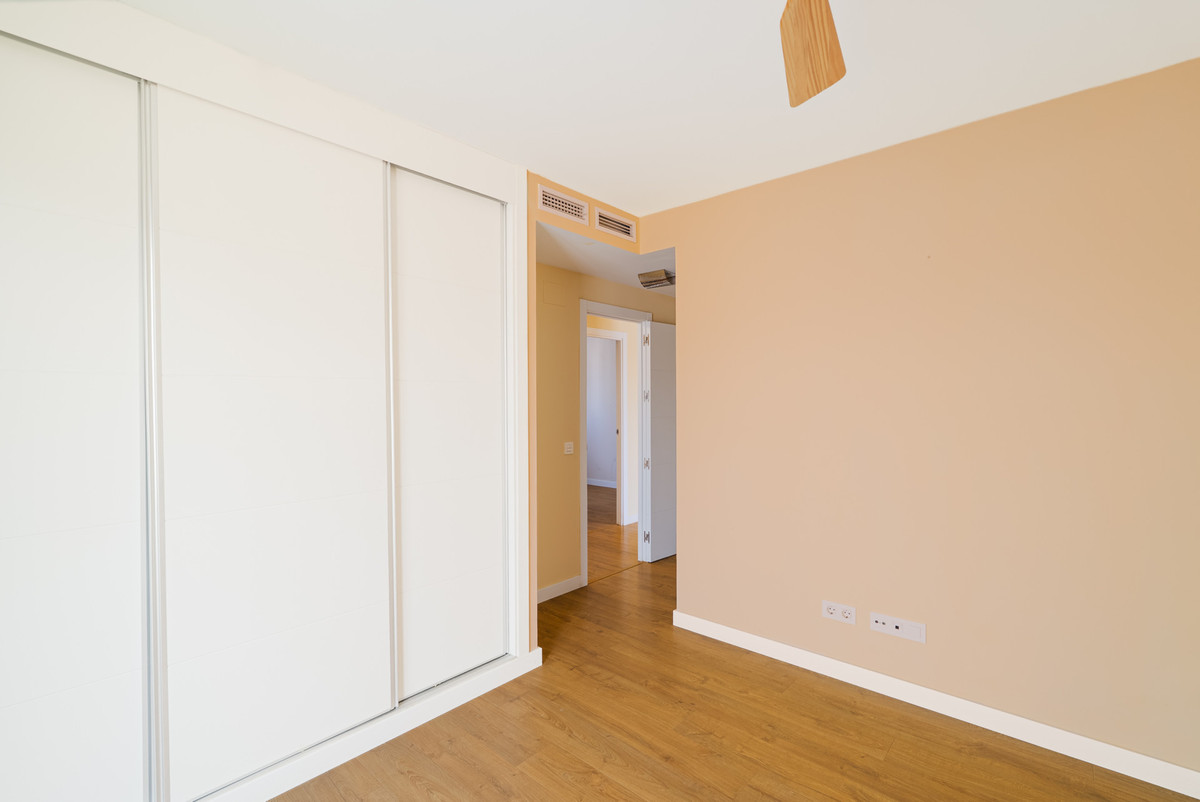 3 Bedroom Apartment in Estepona - Photo 23
