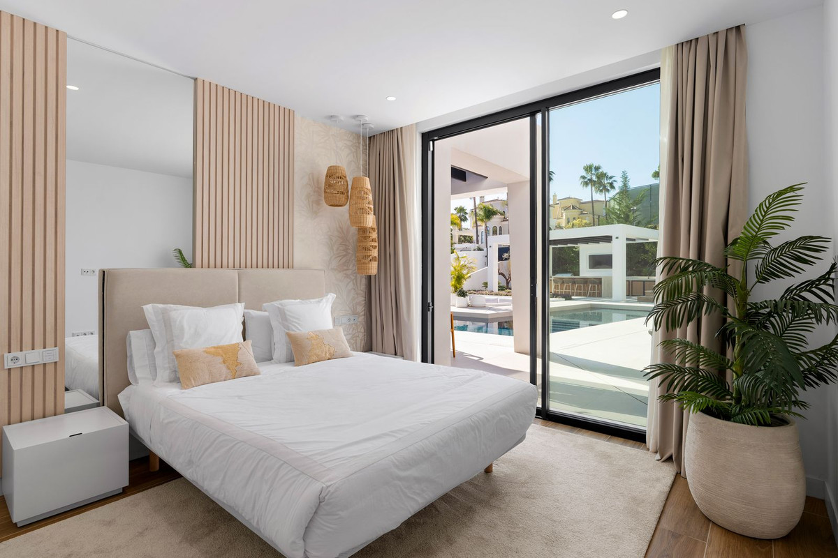 6 Bedroom Villa in Marbella - Photo 17