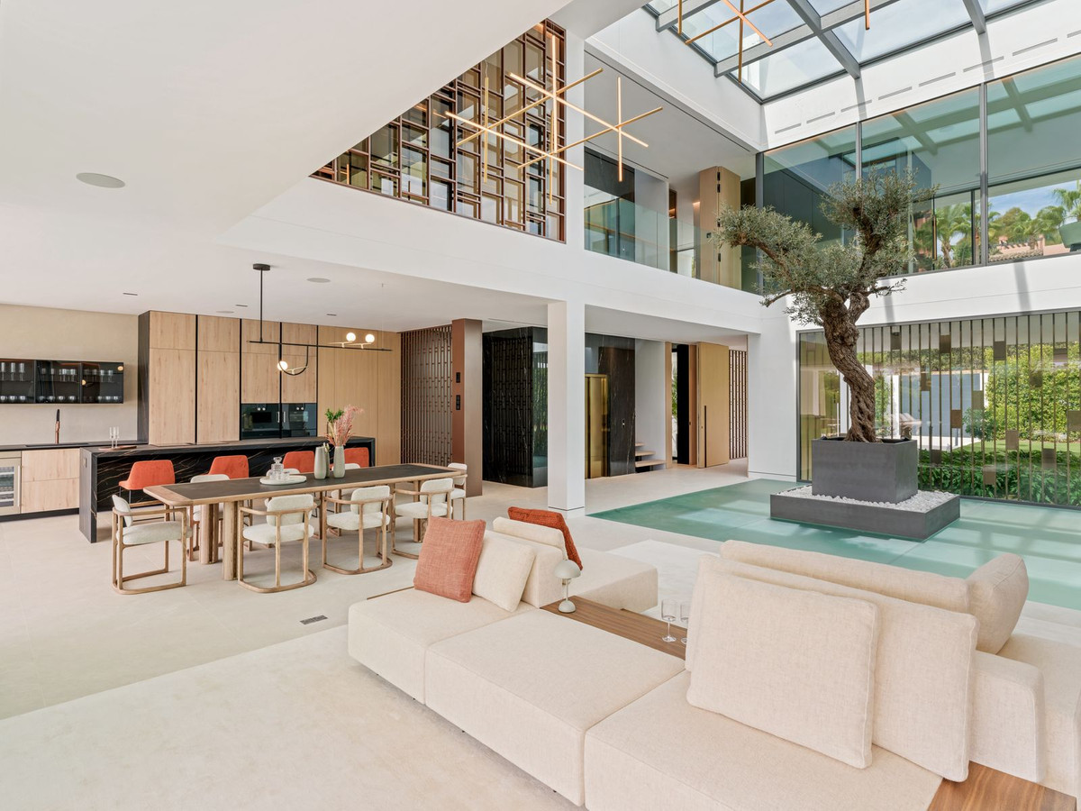 5 Bedroom Villa in Marbella - Photo 17