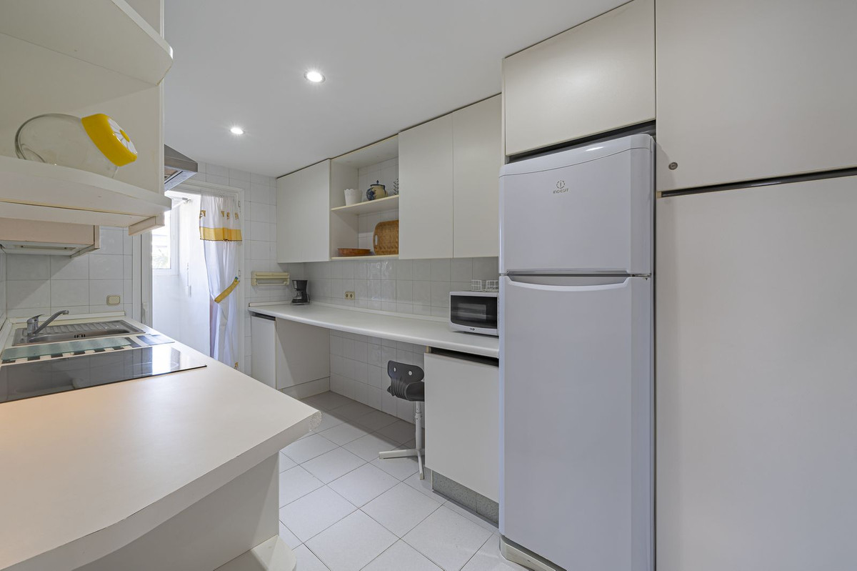 2 Bedroom Apartment in Marbella - Photo 9