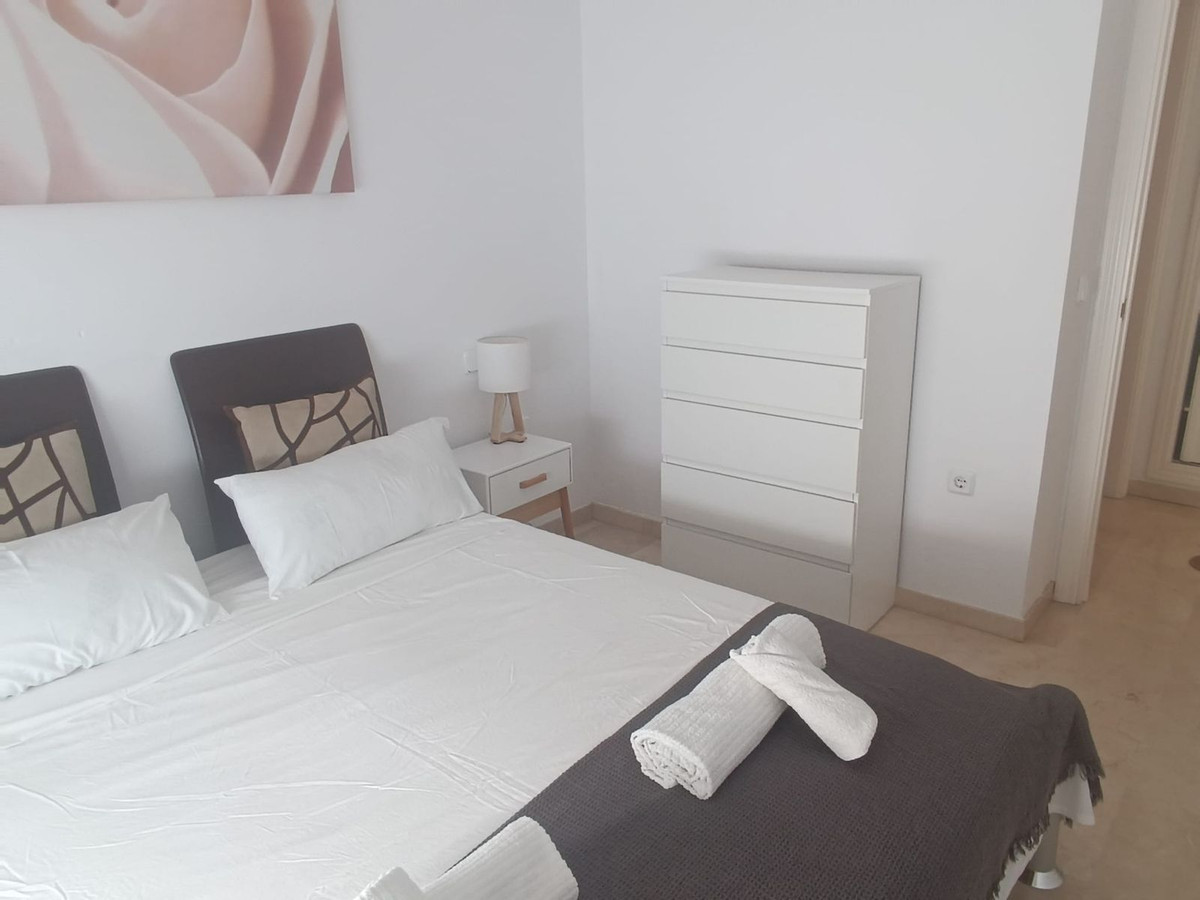 1 Bedroom Apartment in Estepona - Photo 12