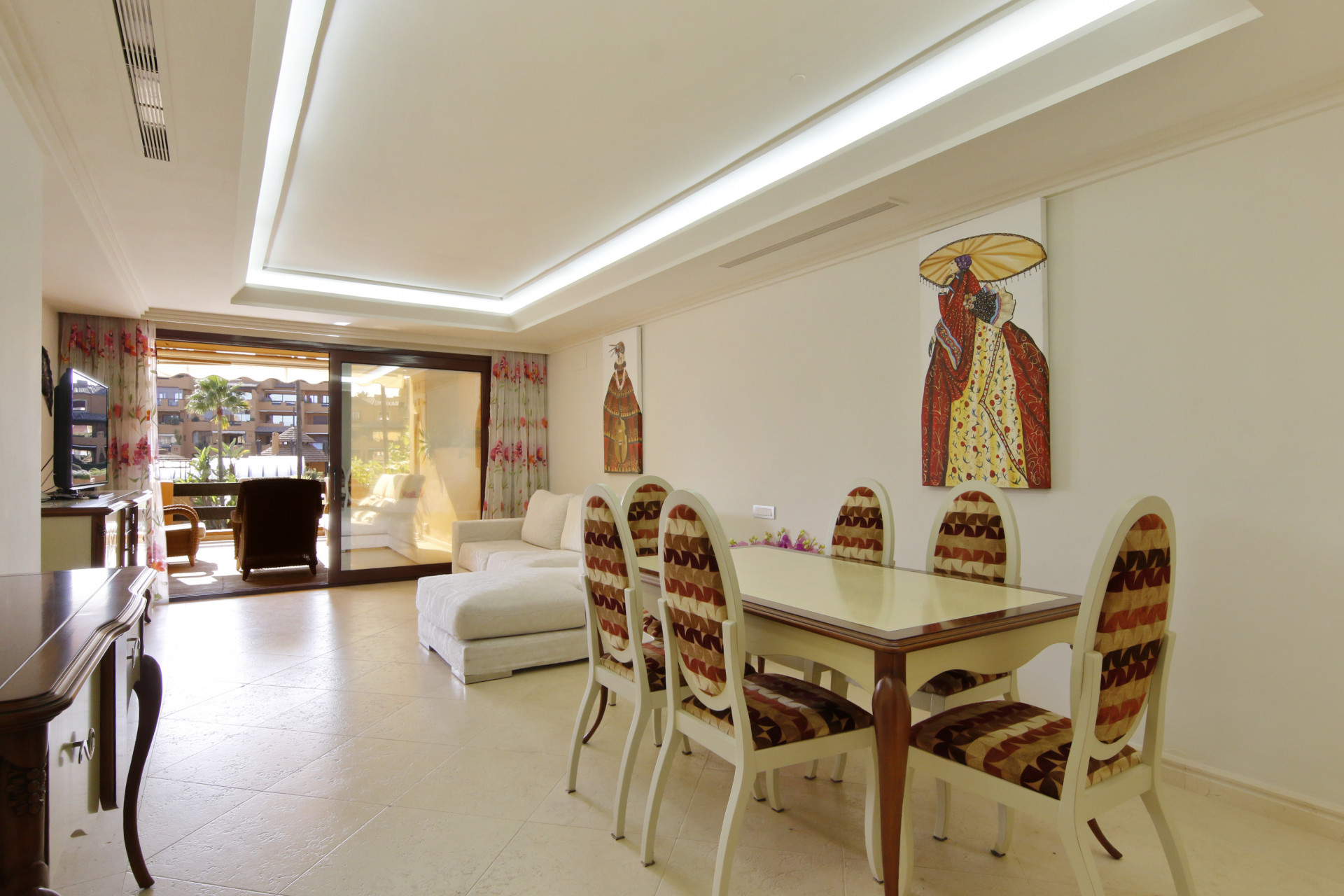 2 Bedroom Apartment in Estepona - Photo 5