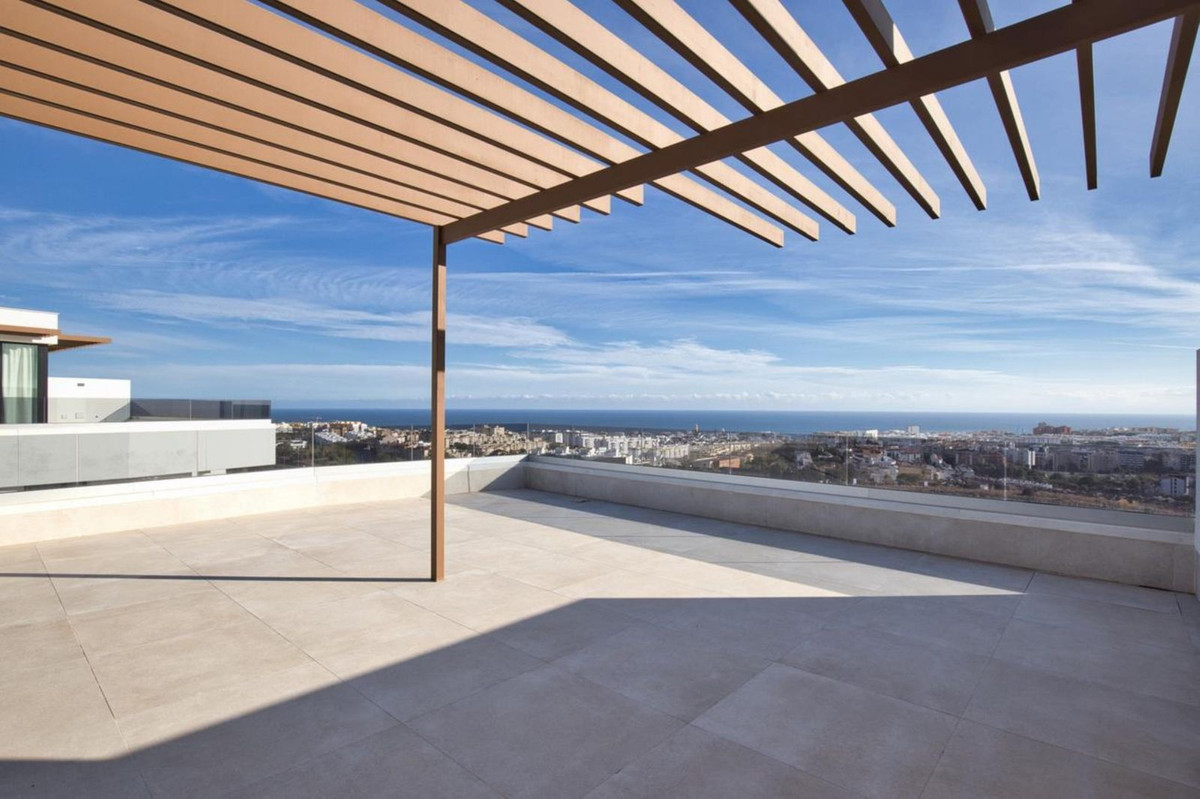 3 Bedroom Penthouse in Estepona - Photo 37
