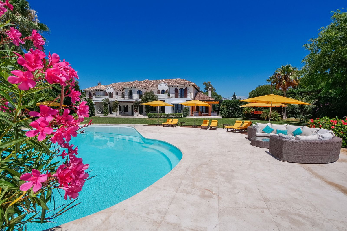 10 Bedroom Villa in Estepona - Photo 43