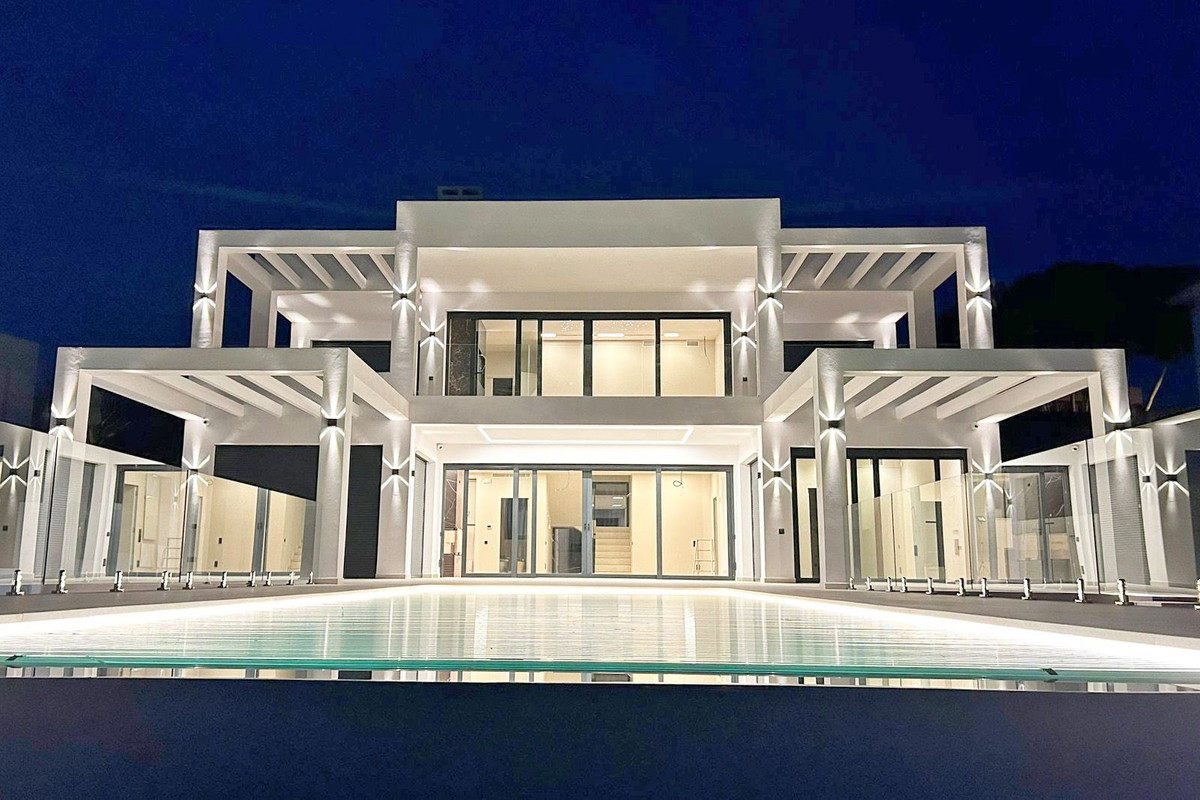 4 Bedroom Villa in Marbella - Photo 10