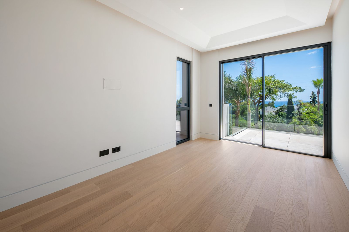 6 Bedroom Villa in Marbella - Photo 11