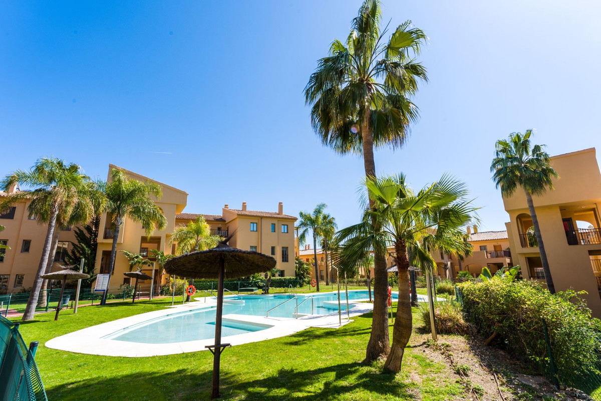 2 Bedroom Apartment in Estepona - Photo 29