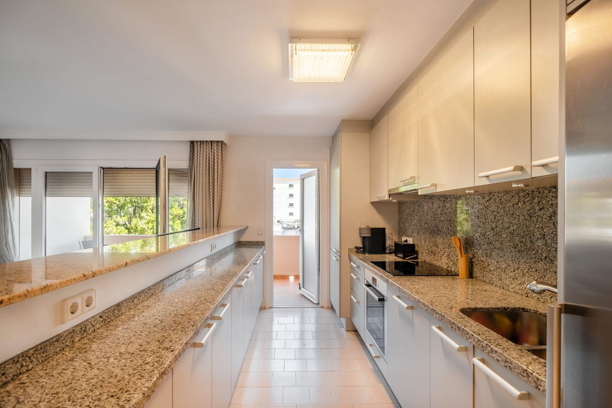 2 Bedroom Apartment in Marbella - Photo 15