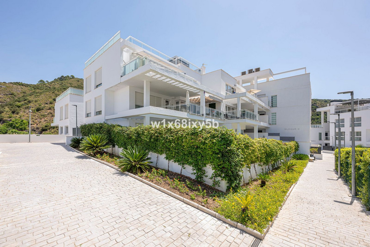 4 Bedroom Apartment in Benahavís - Photo 43