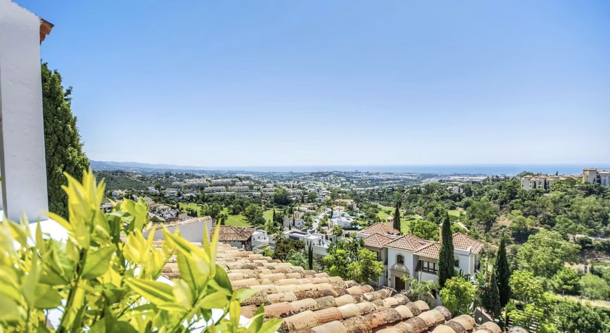 2 Bedroom Apartment in Benahavís