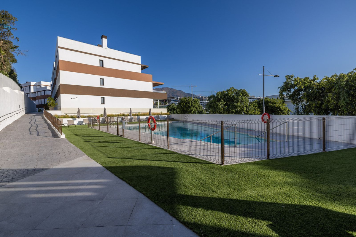 2 Bedroom Apartment in Estepona - Photo 23