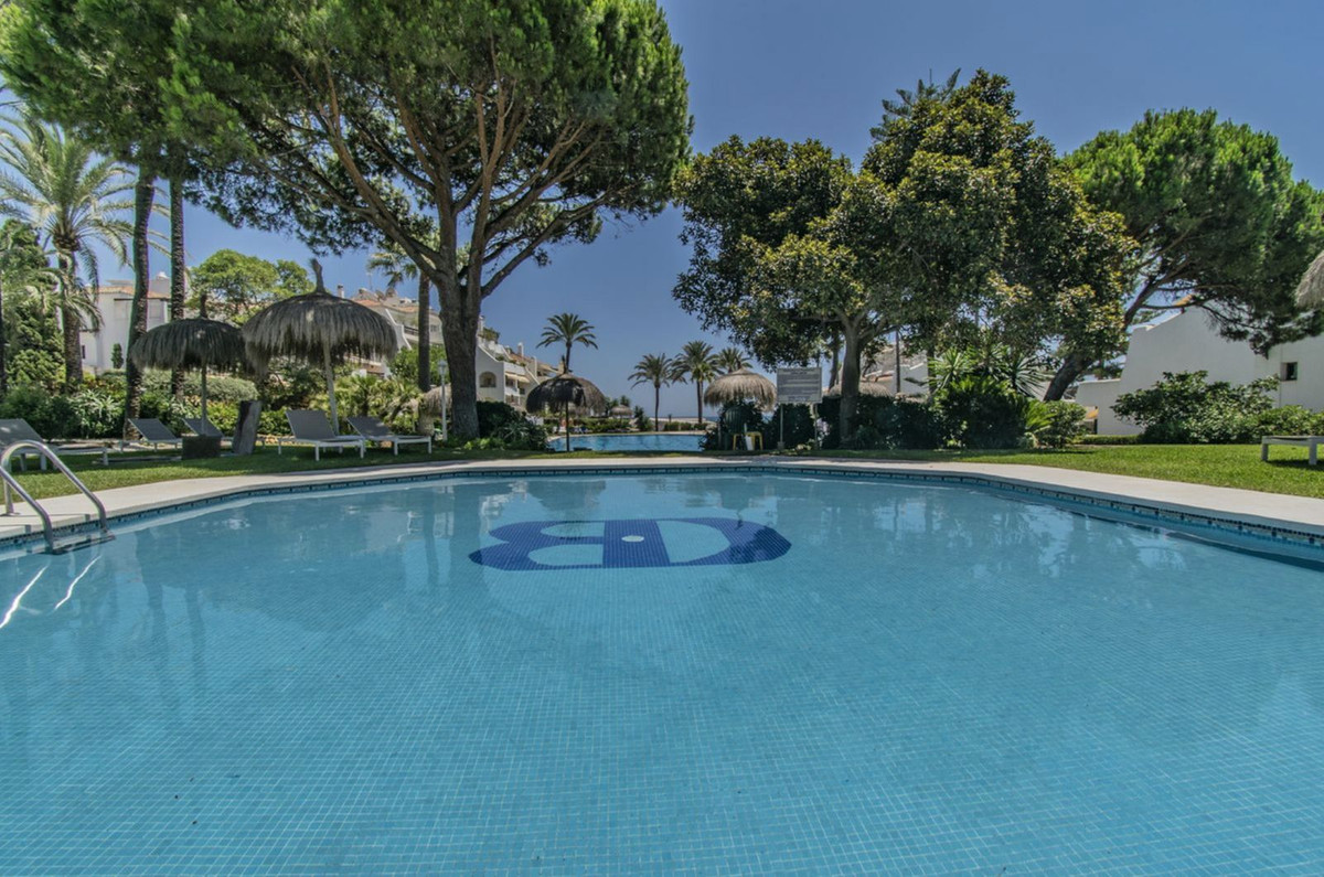 4 Bedroom Townhouse in Marbella - Photo 5