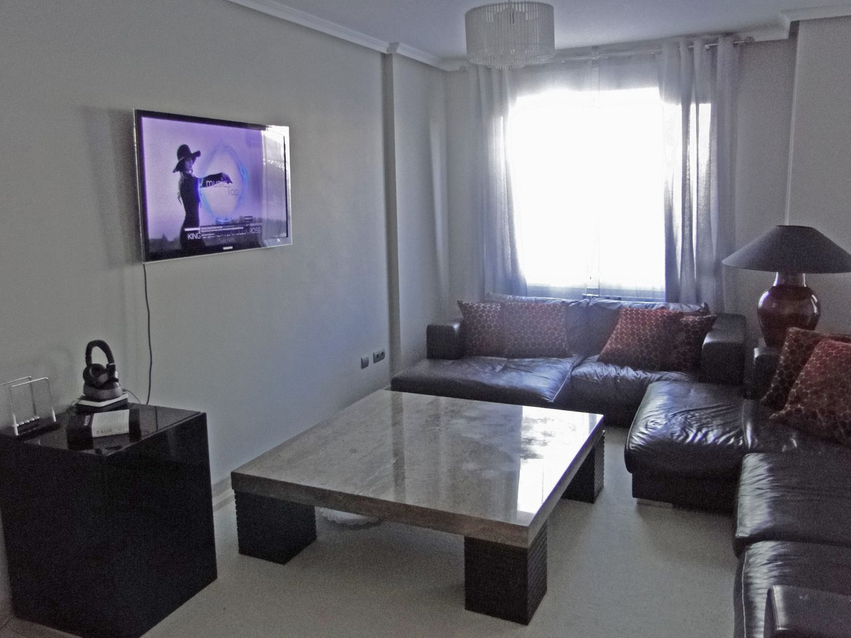 5 Bedroom Townhouse in Estepona - Photo 15