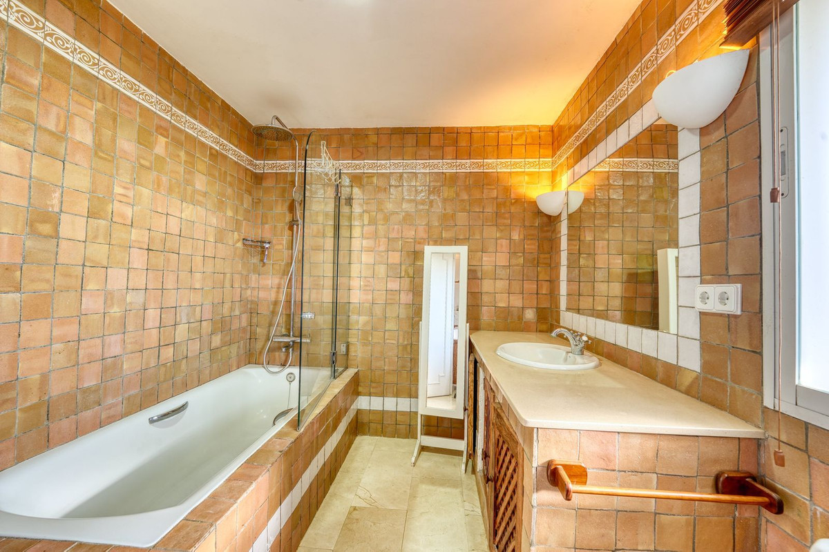 5 Bedroom Villa in Sotogrande - Photo 20