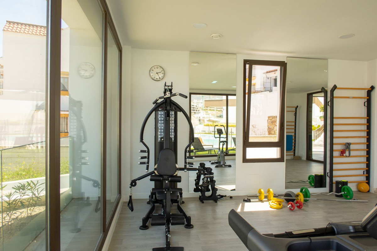 2 Bedroom Apartment in Estepona - Photo 28