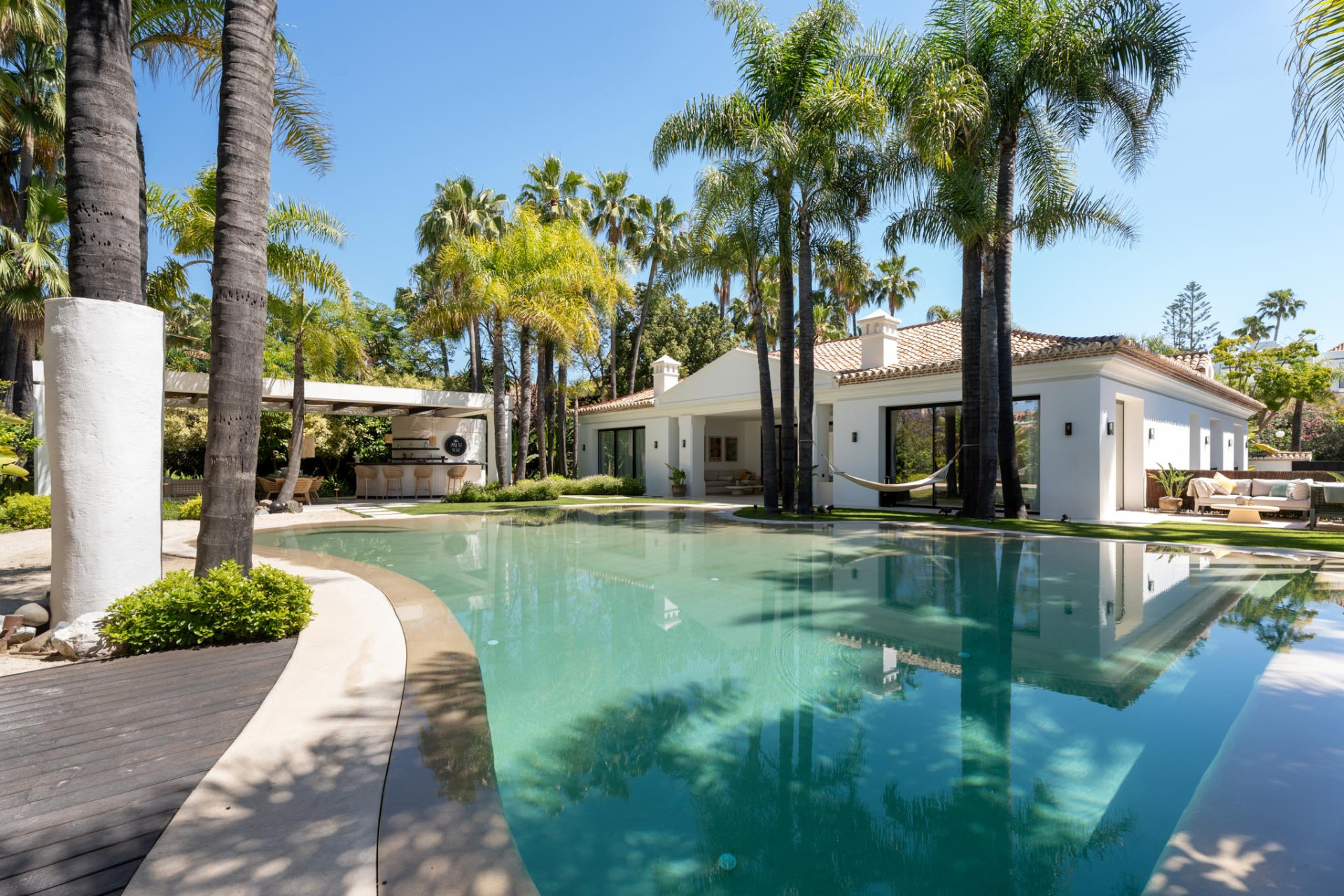 6-bed property for sale in Nueva Andalucia