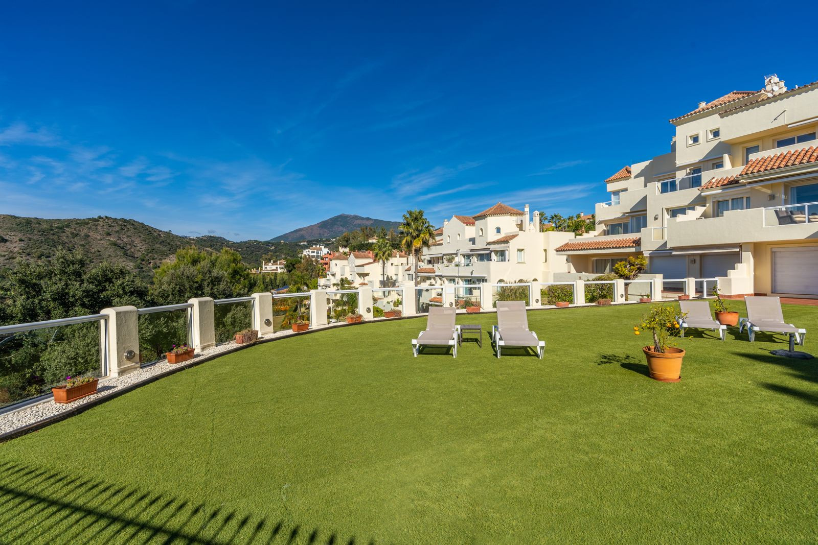 4 Bedroom Apartment in Benahavís - Photo 23