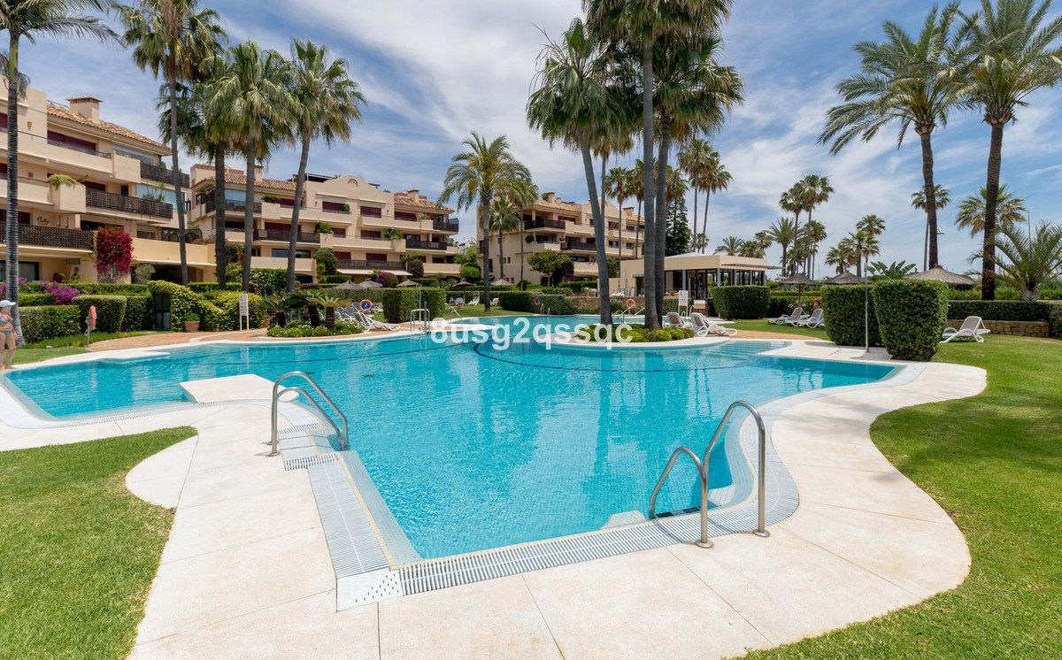 2 Bedroom Apartment in Estepona - Photo 5