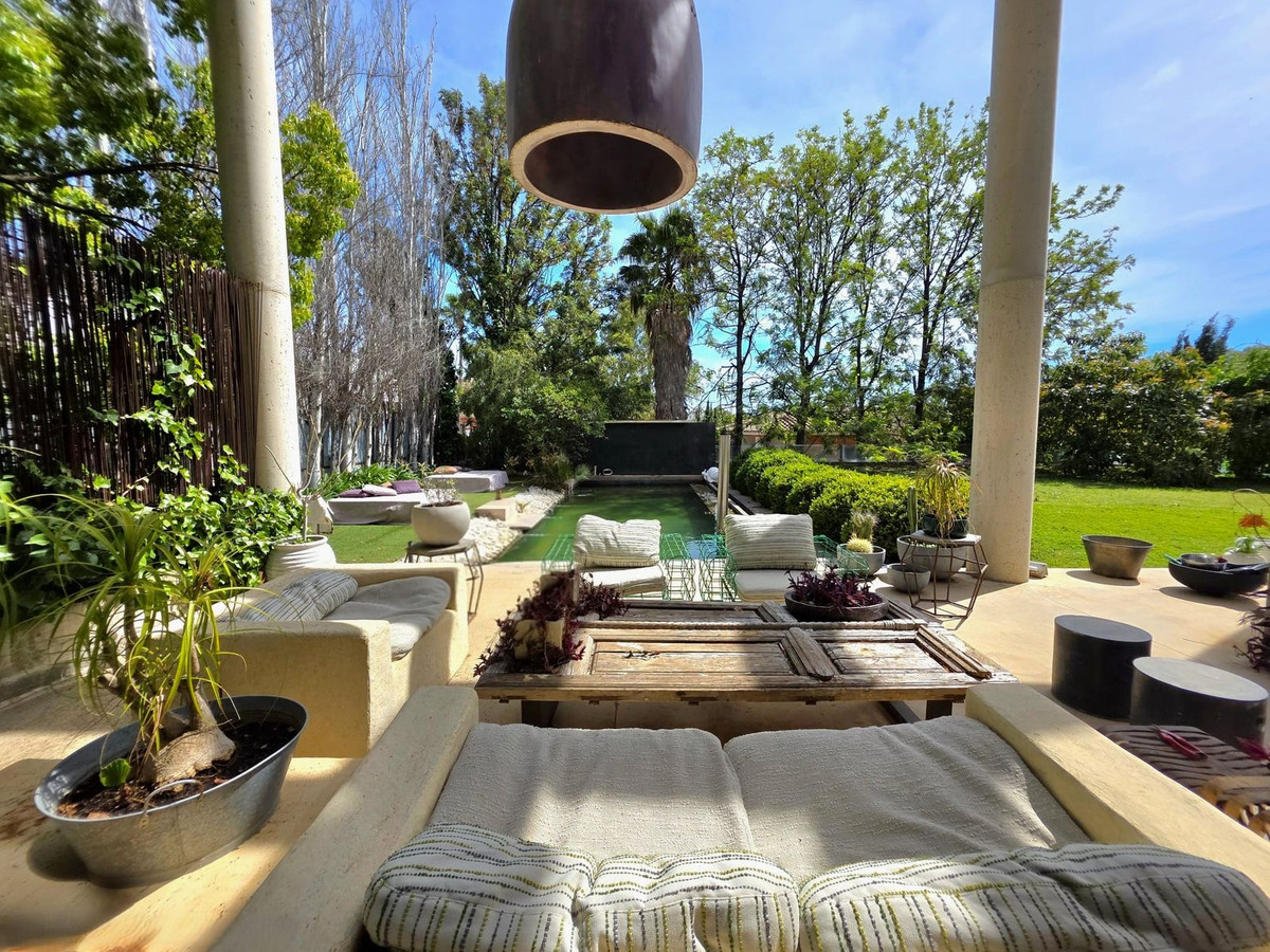 5 Bedroom Villa in Estepona - Photo 13