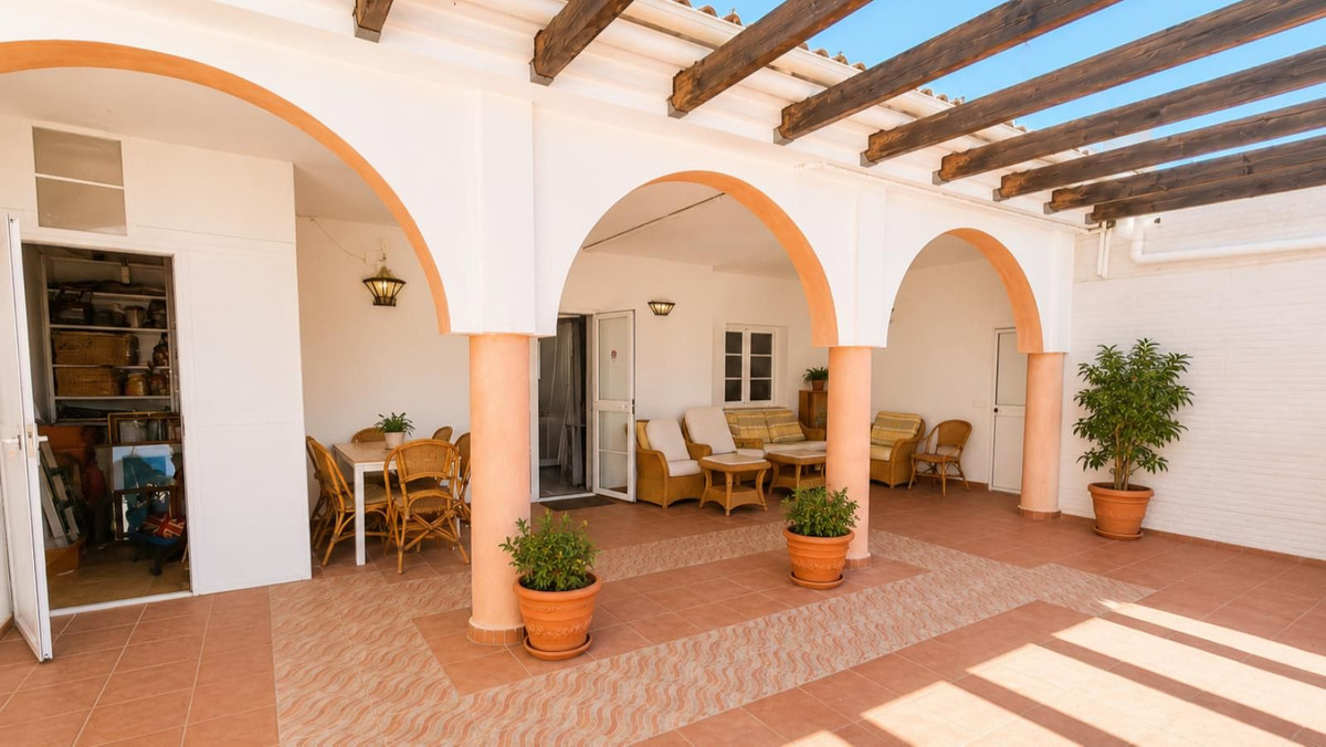 6 Bedroom Townhouse in Tolox - Photo 15