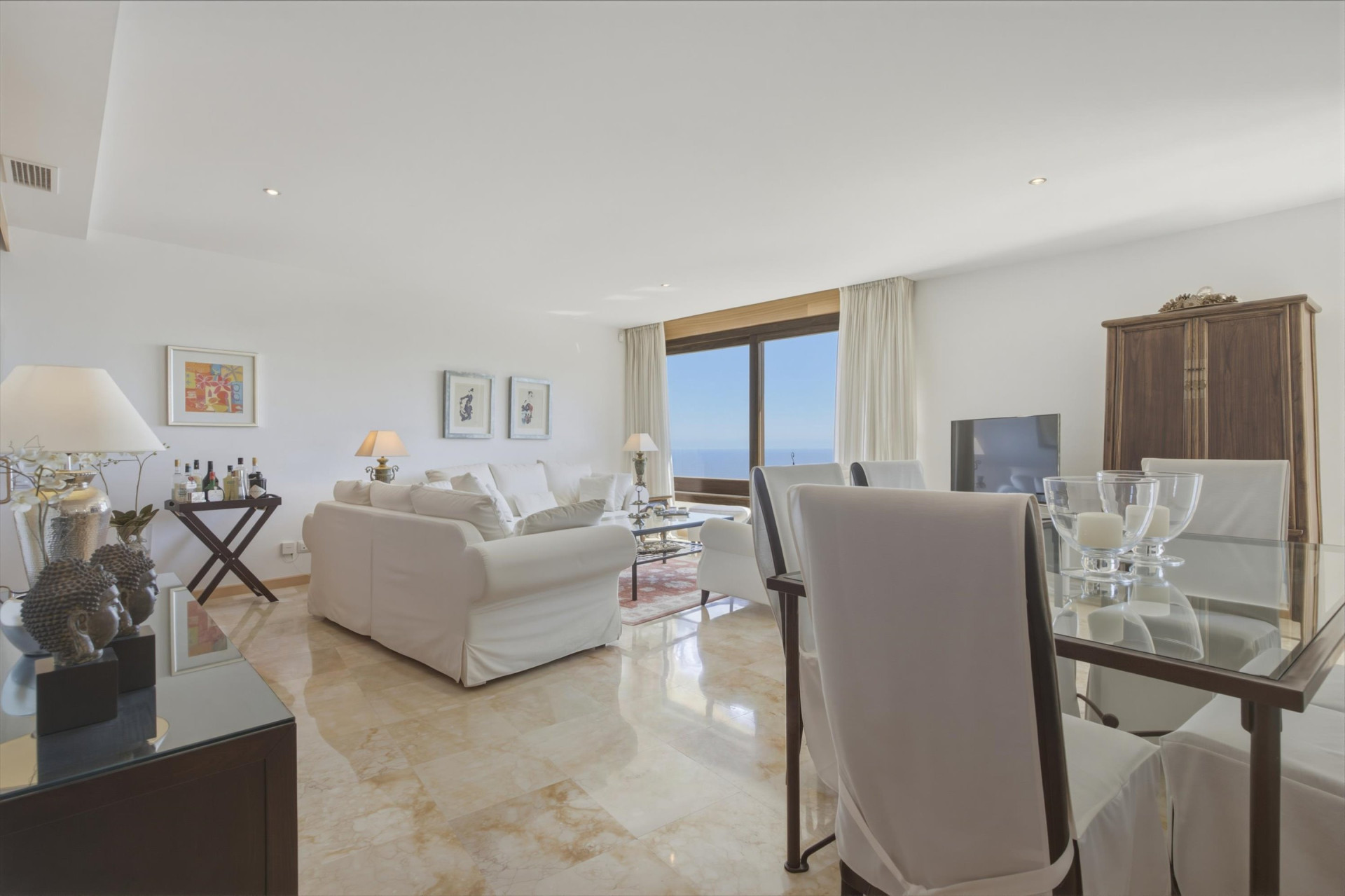 3 Bedroom Apartment in Marbella - Photo 3