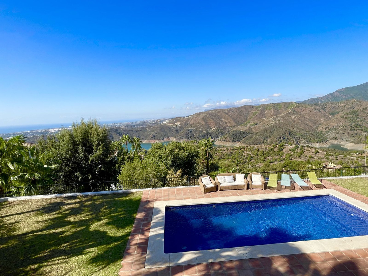 6 Bedroom Villa in Istán - Photo 4