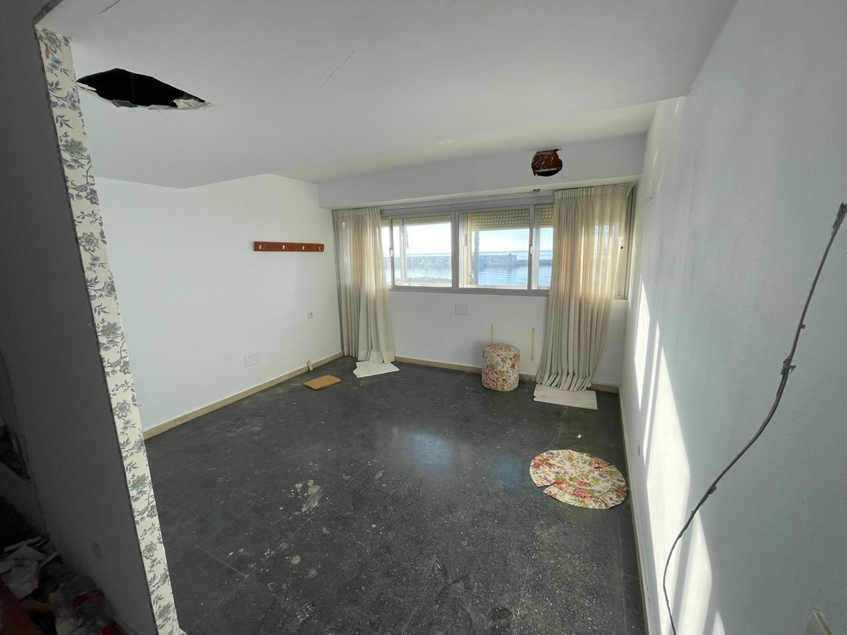 4 Bedroom Apartment in Marbella - Photo 10