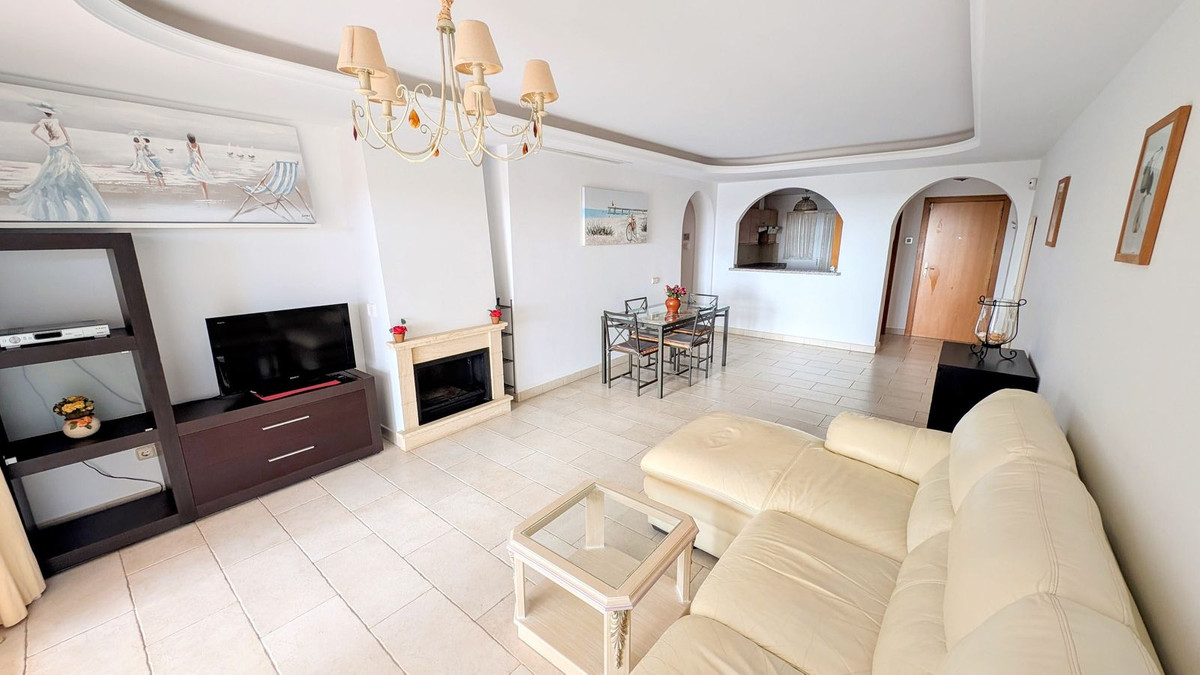 2 Bedroom Apartment in Benahavís - Photo 8