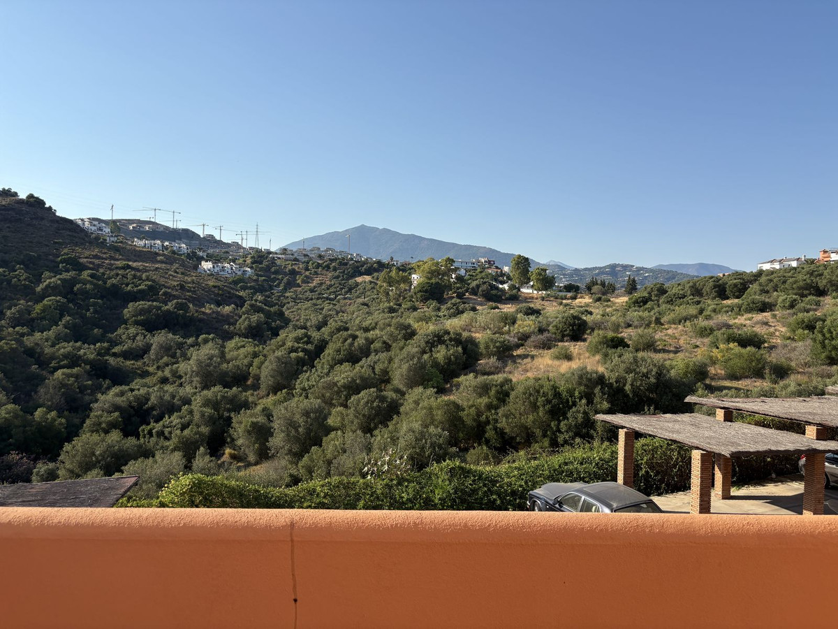 4 Bedroom Townhouse in Benahavís - Photo 23