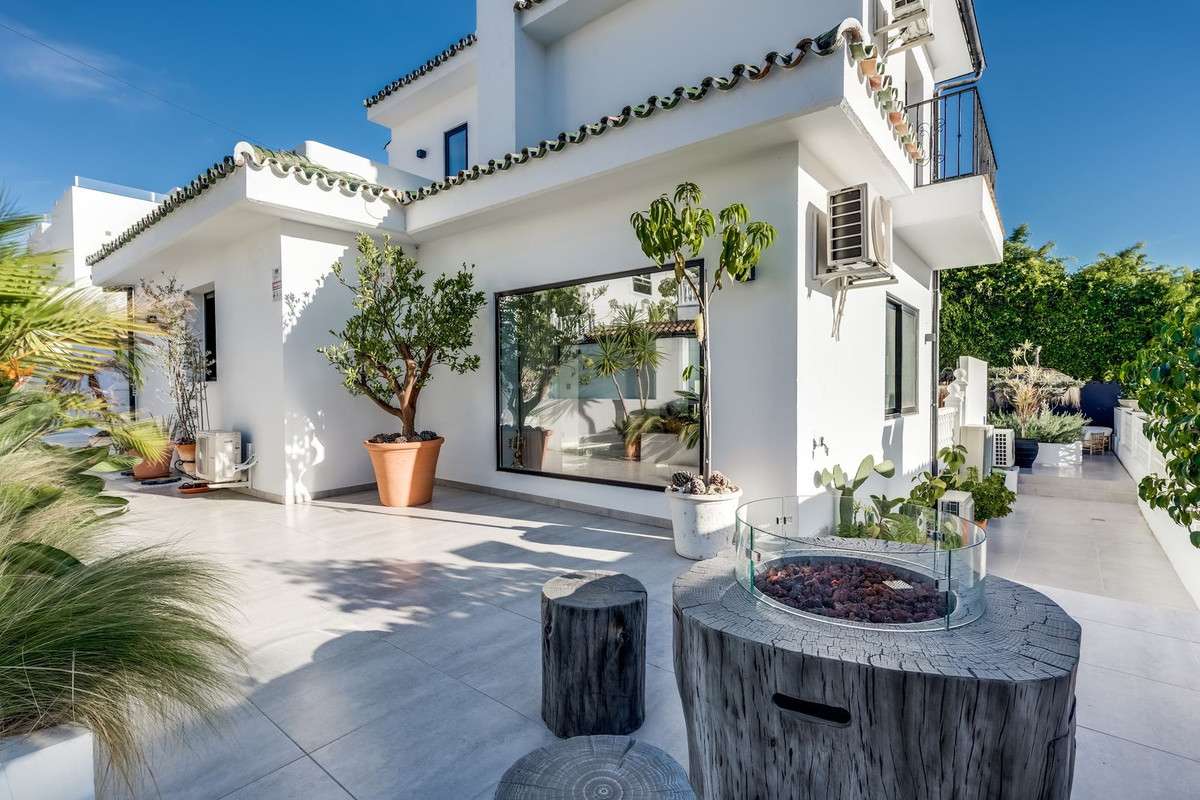 5 Bedroom Villa in Marbella - Photo 3