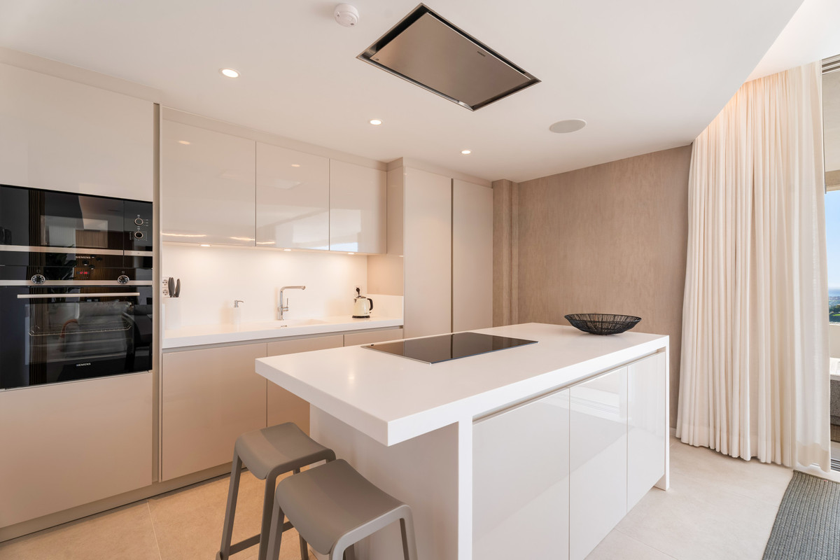 3 Bedroom Apartment in Benahavís - Photo 10