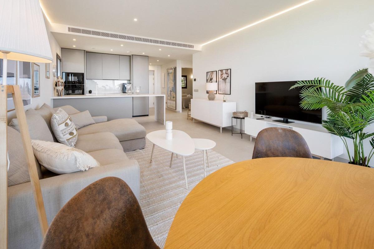 2 Bedroom Apartment in Benalmádena - Photo 9