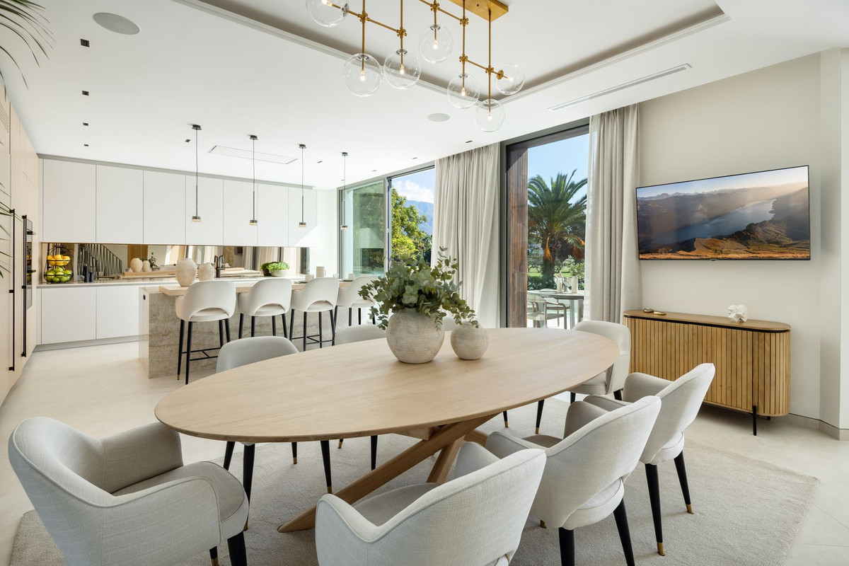 5 Bedroom Villa in Marbella - Photo 17