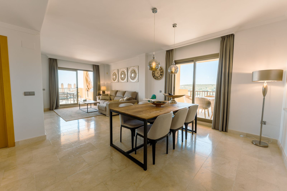 2 Bedroom Apartment in Estepona - Photo 7