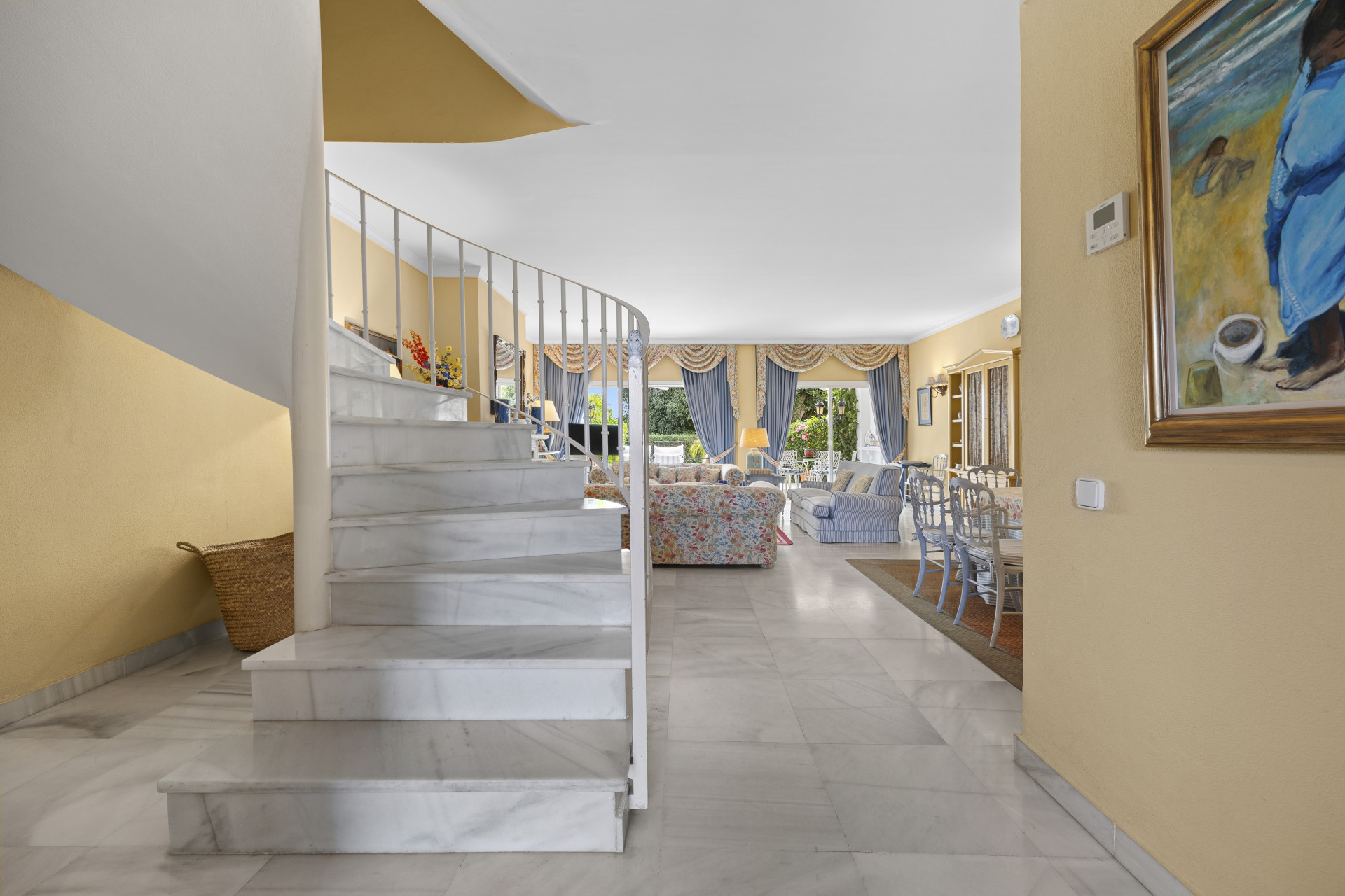 5 Bedroom Townhouse in Estepona - Photo 16