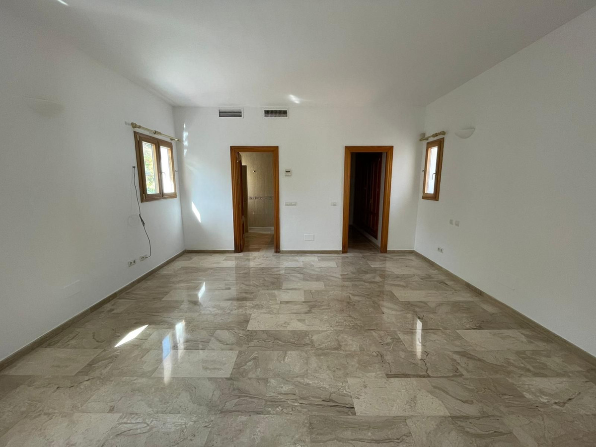 5 Bedroom Villa in Mijas - Photo 26