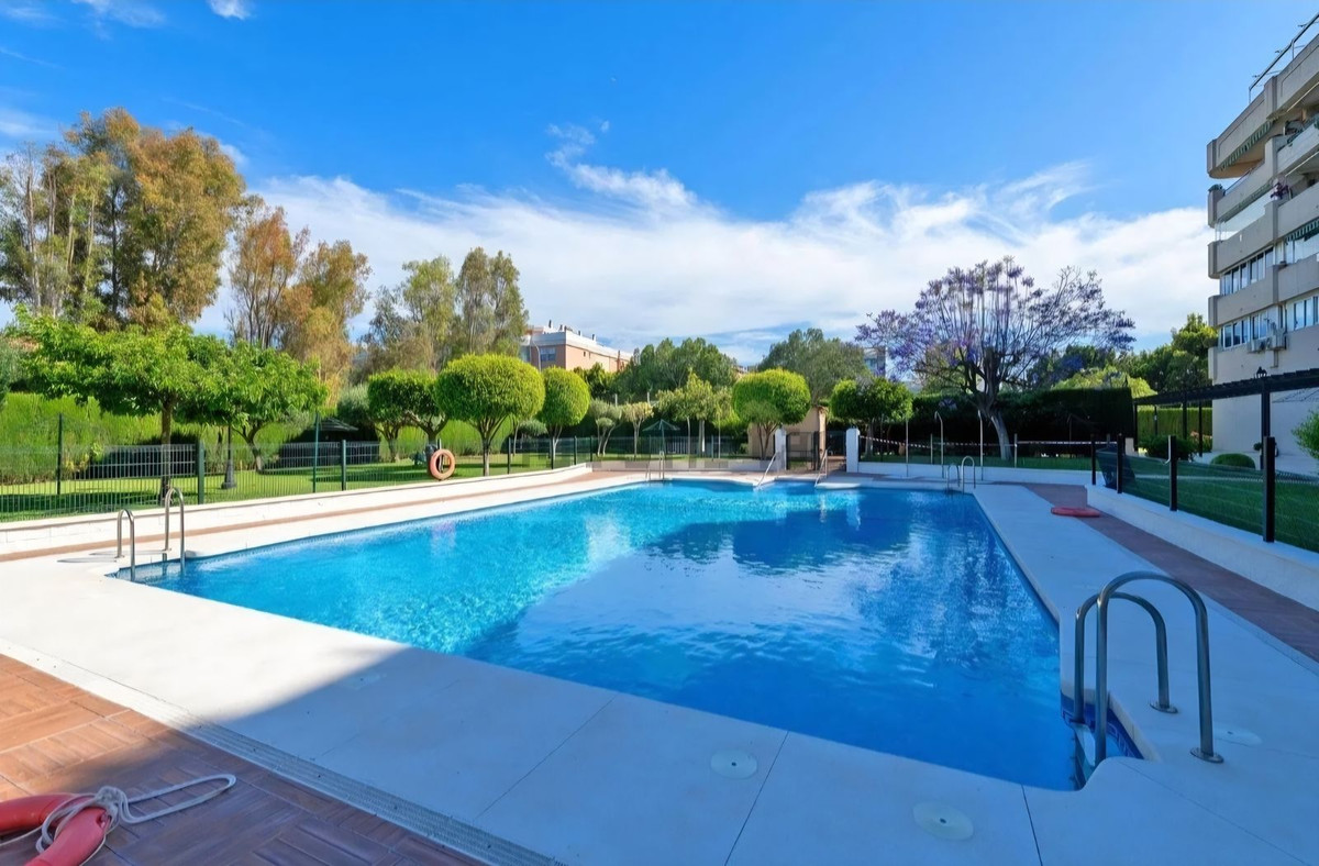 4 Bedroom Apartment in Málaga - Photo 2