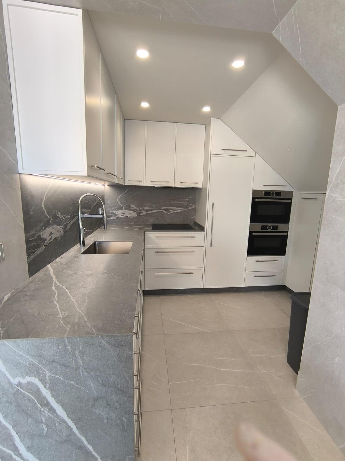 4 Bedroom Penthouse in Fuengirola - Photo 10