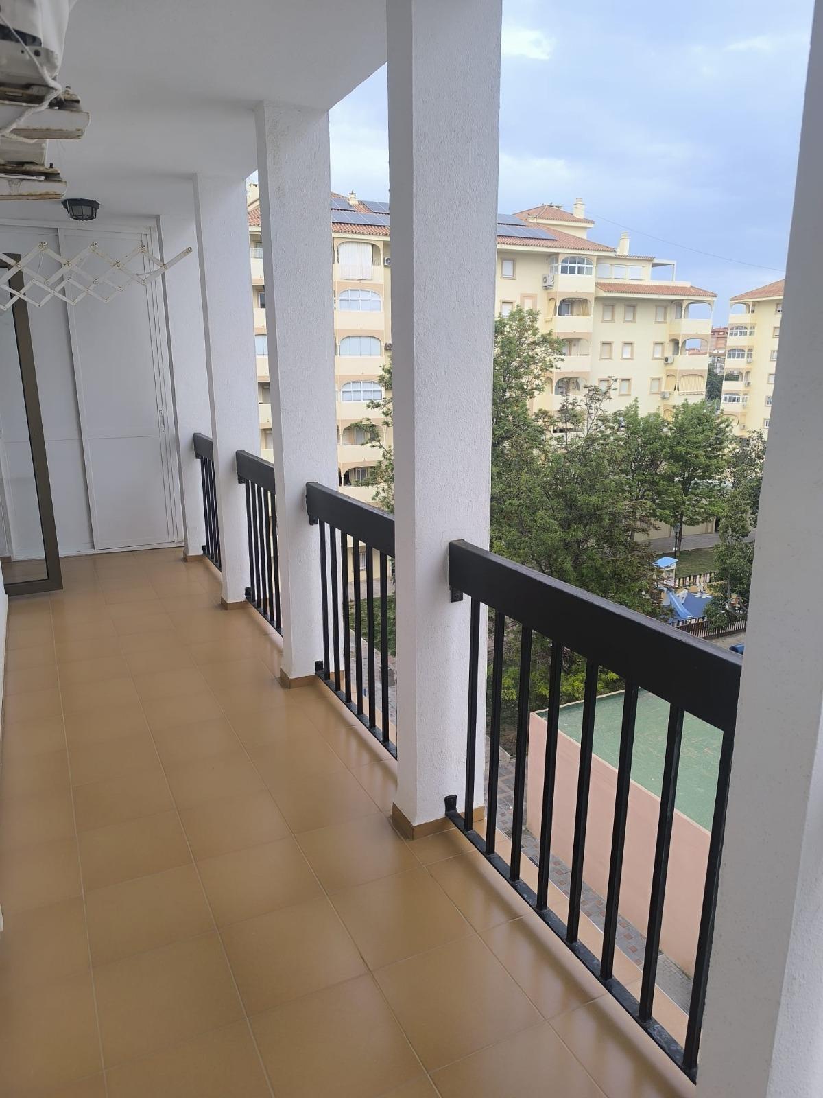 3 Bedroom Apartment in Fuengirola - Photo 25
