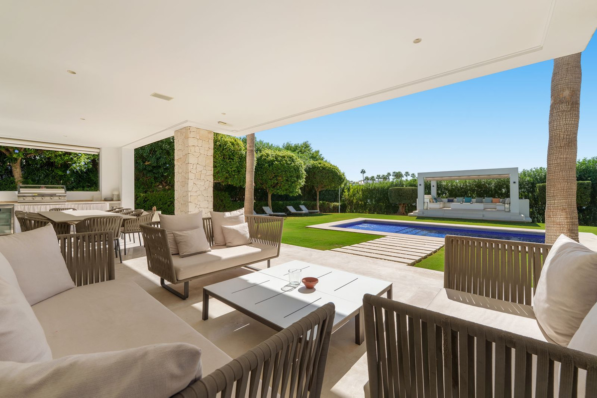 6 Bedroom Villa in Marbella - Photo 52