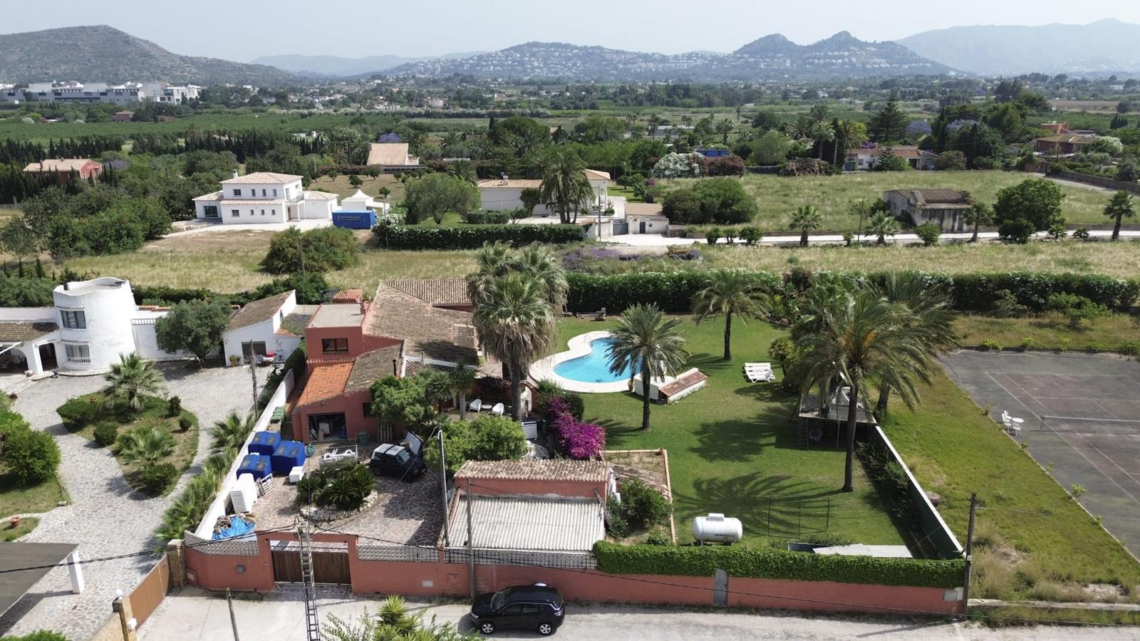 Moradia com 4 quartos com piscina em Alicante, Espanha – Foto 1