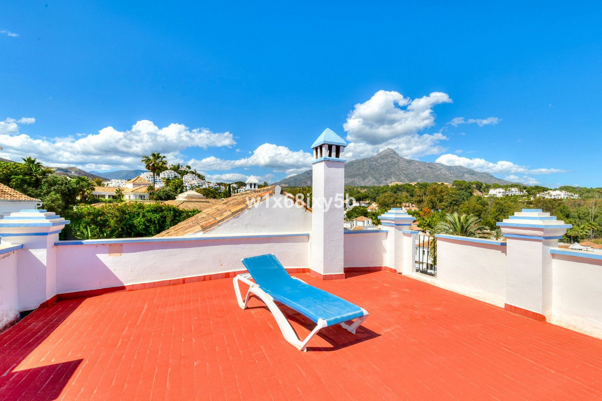 2 Bedroom Townhouse in Marbella - Photo 20