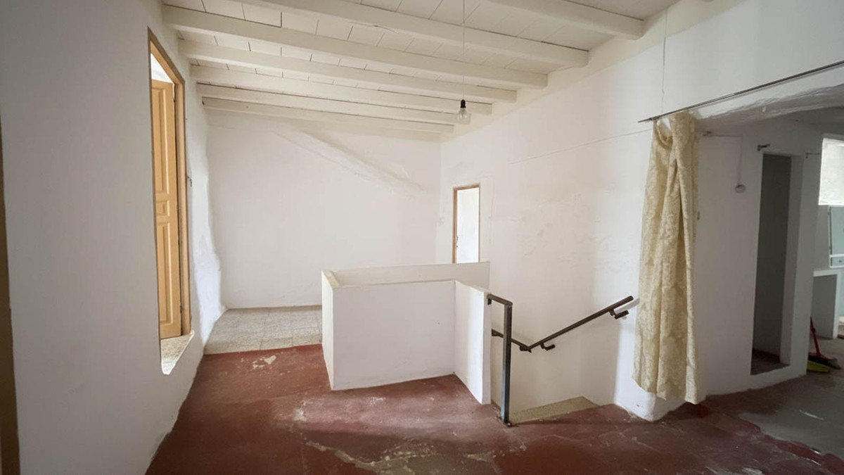 4 Bedroom Townhouse in Colmenar - Photo 15