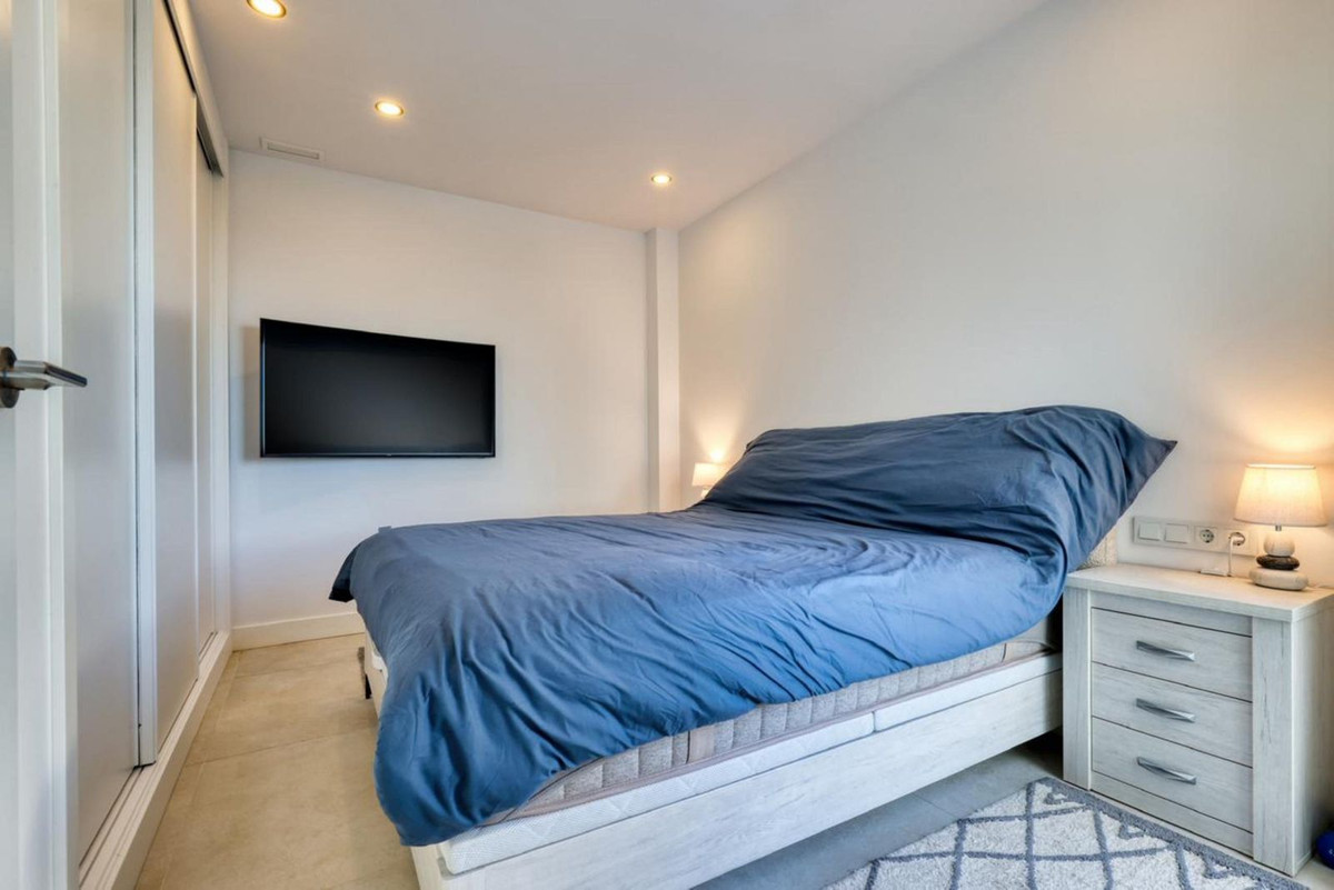 3 Bedroom Penthouse in Estepona - Photo 34